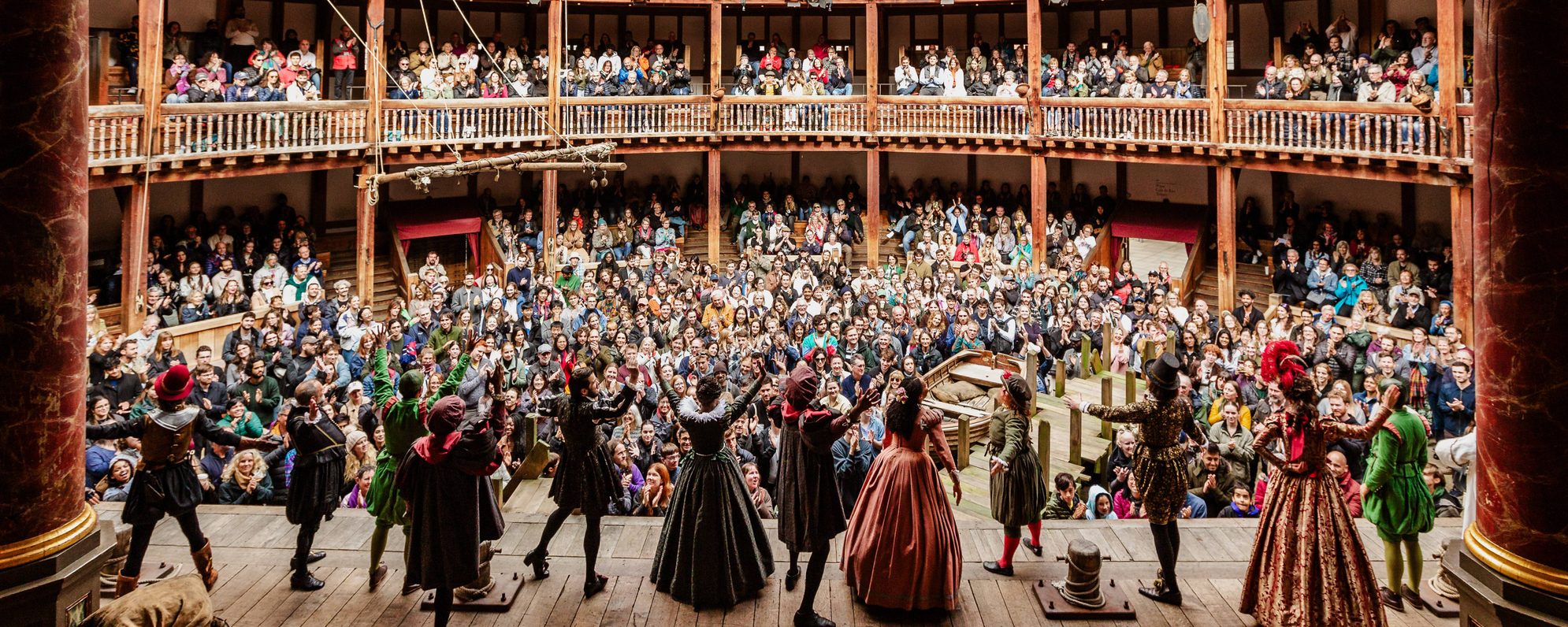 20240929_ShakespearsGlobe_Comedyoferrors_LeoraBermeister_FarelightProductions_HiRes-2239-scaled-aspect-ratio-2000-800