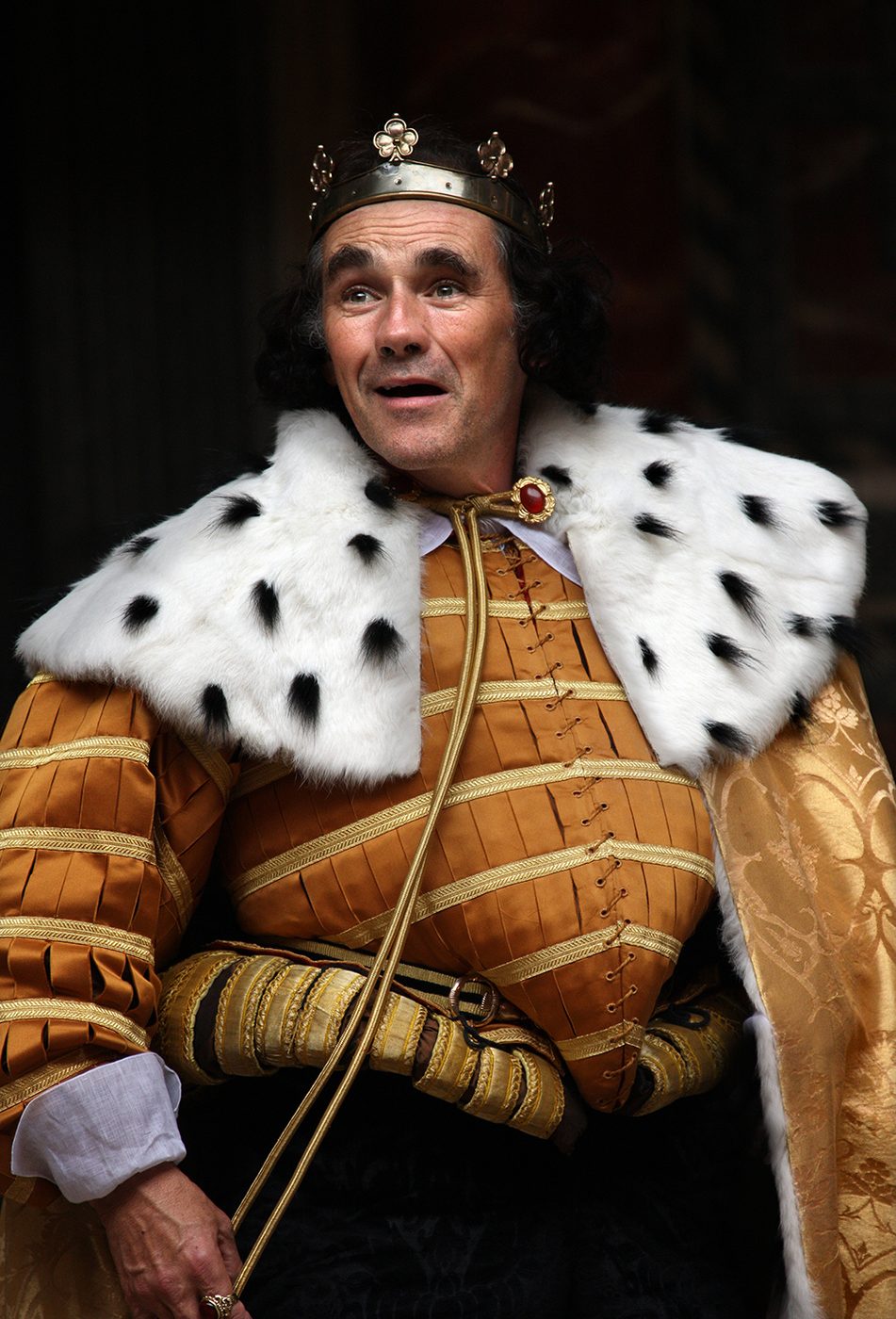 Globe Magazine Article Mark Rylance Richard III Shakespeare's Globe A man wearing an ermine royal cloak and golden doublet smiles.