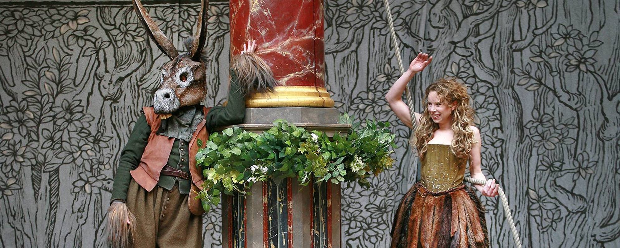 Midsummers-Day-Titania-and-Bottom-Dream-Shakespeares-Globe-aspect-ratio-2000-800