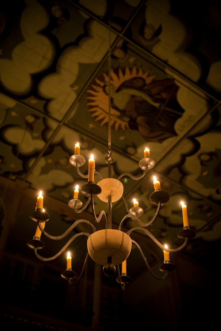 Sam Wanamaker Playhouse Pete Le May A lit candelabra hangs from a decorated ceiling.