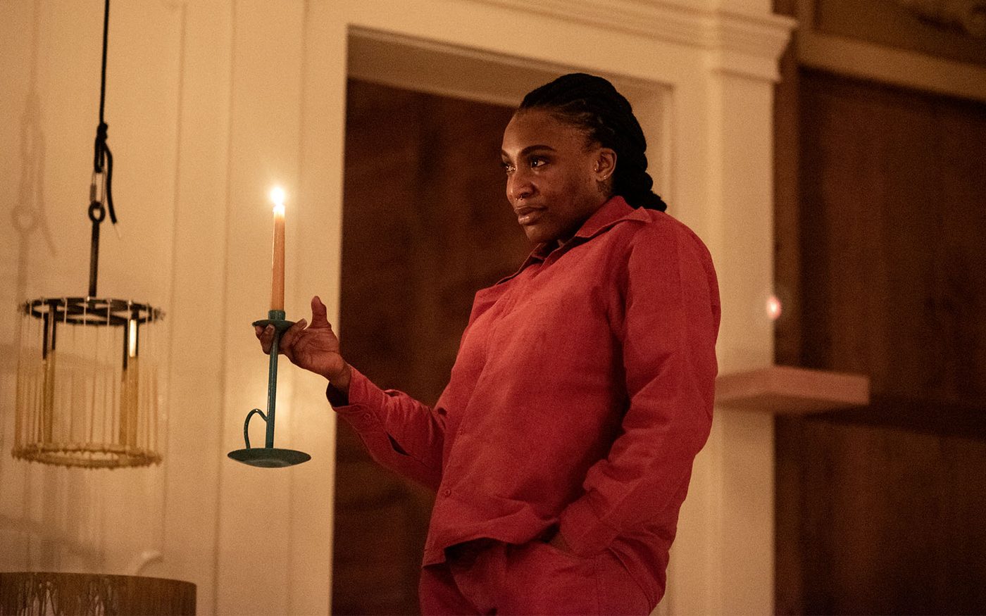 Titus Andronicus Shakespeare's Globe 2023 (22) An actor holds a lit candle